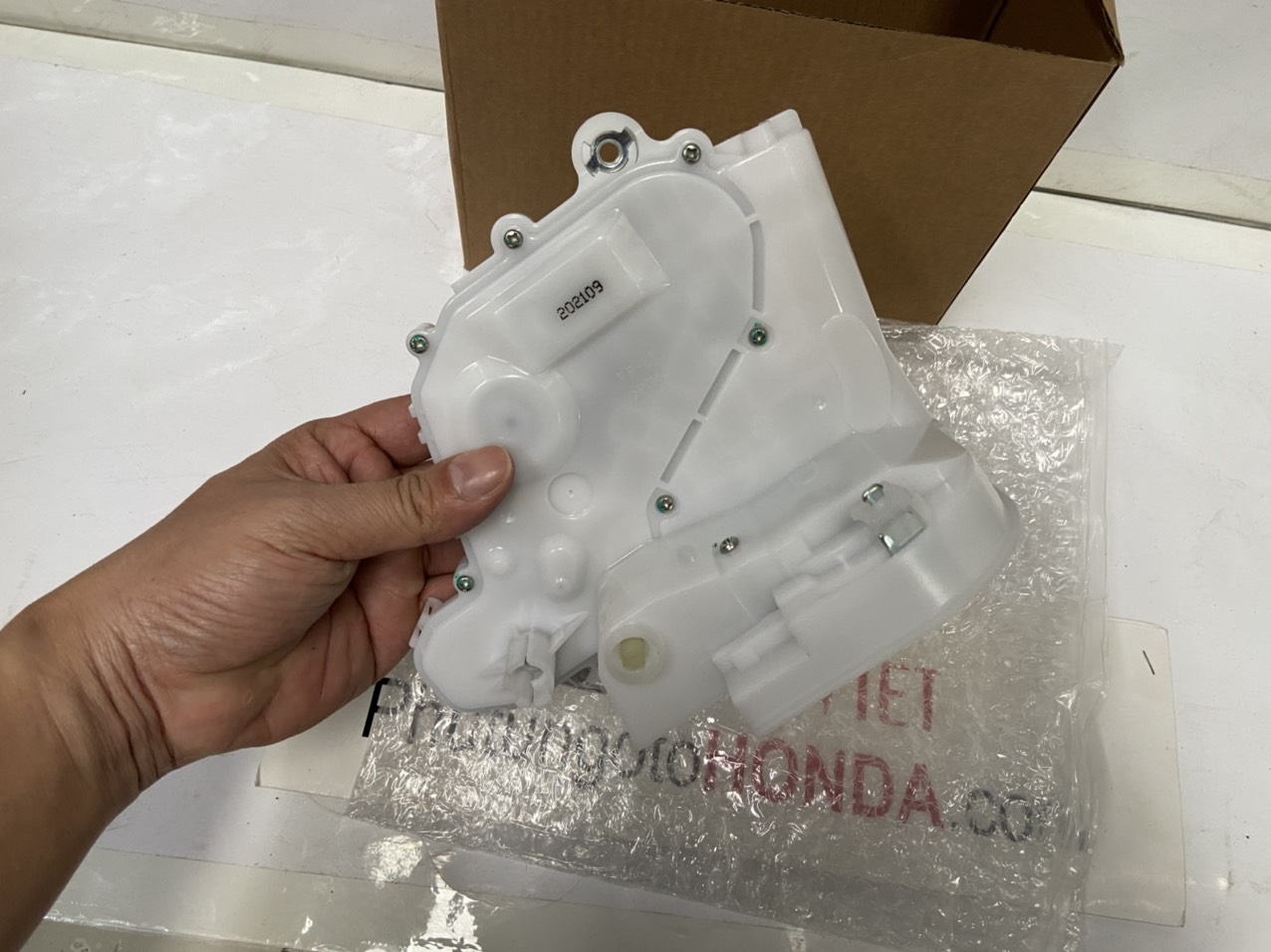 Khóa ngậm cửa xe Honda CRV 2009-2011